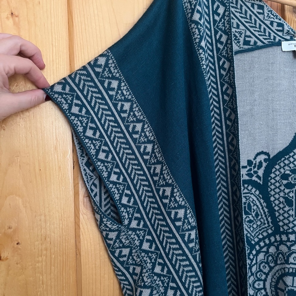 Great Northwest Indigo Teal and Gray Mandala / Lotus Long Poncho Cardigan sz Med - Picture 8 of 8